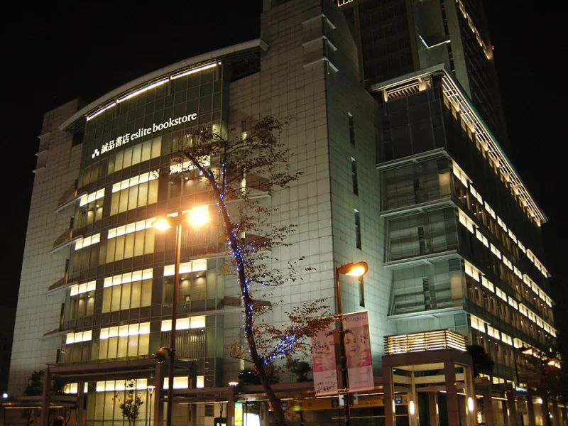 Pages After Midnight: The All-Night Bookshops Where Tokyo's Lonely and Sleepless Find Each Other